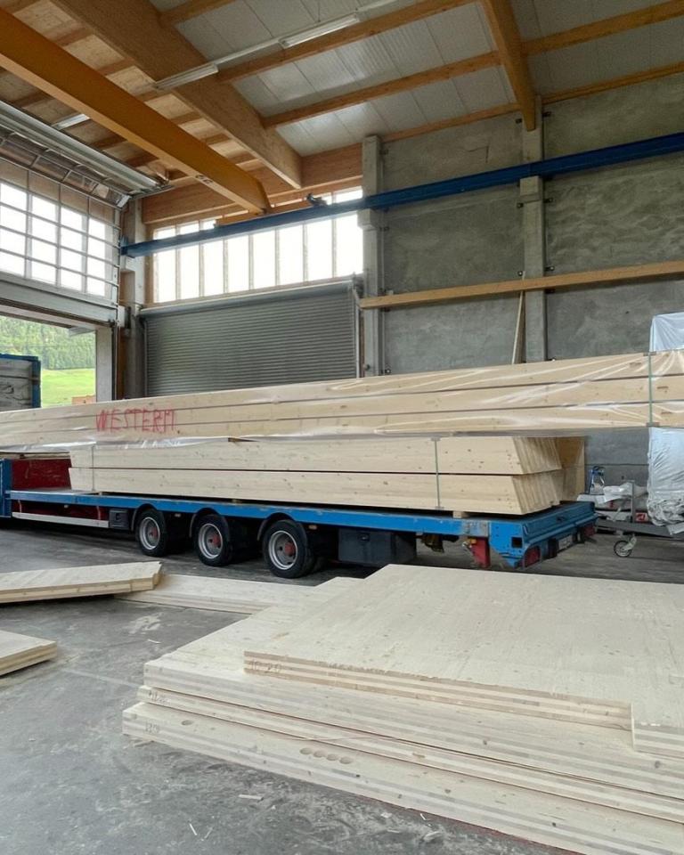 instagram post HOLZBAU TRIFFT FUNKTION
B